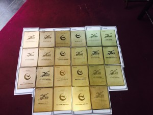 Kỷ niệm chương mạ vàng góp phần tôn vinh giá trị của món quà, mang lại dấu ấn đặc biệt gửi tặng đến người nhận.