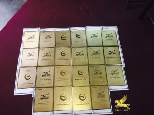 Kỷ niệm chương mạ vàng góp phần tôn vinh giá trị của món quà, mang lại dấu ấn đặc biệt gửi tặng đến người nhận